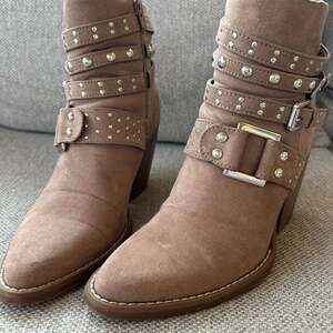 Madden NYC Kalleen Taupe Ankle Boots